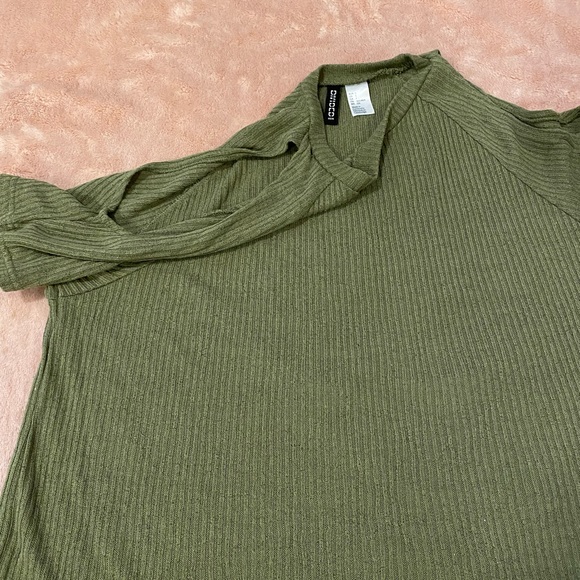 H&M open shoulder crop top - Picture 3 of 3